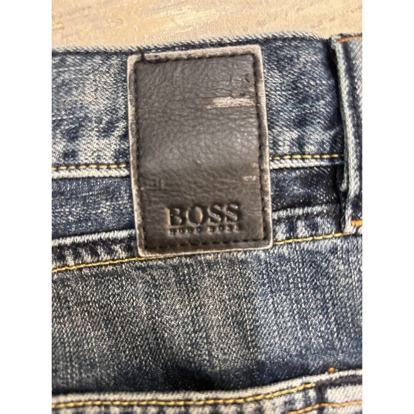 MENS HUGO BOSS MEDIUM WASH REGULAR FIT STRAIGHT LEG BLUE JEANS 33X32 - Picture 5 of 14